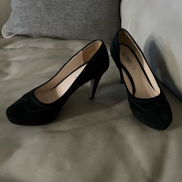 BEAUTIFUL PRADA SUEDE PLATFORM HEELS SIZE 6. EXCELLENT CONDITION. 4 inch heel. - Picture 2 of 9